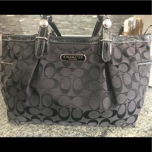 100% authentic coach signature shoulder bag purse
